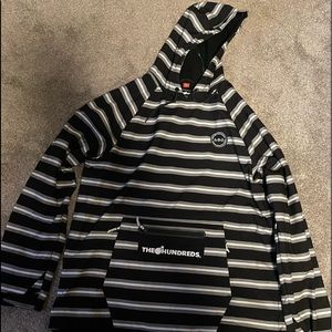 686 The Hundreds snowboard pull over.